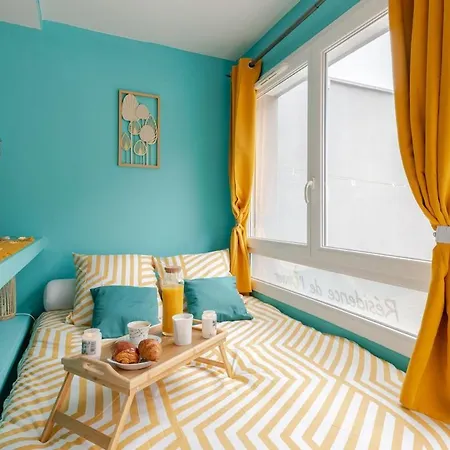 Le Petit Cocoon - Calme - Parking -tram - Terrasse - Lyon - Ol - Eurexpo Apartment