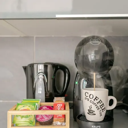 Apartment Le Petit Cocoon - Calme - Parking -tram - Terrasse - Lyon - Ol - Eurexpo *